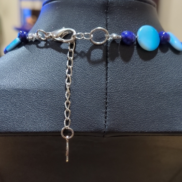 VINTAGE JEWELRY CHICO'S 1980s Retro Blue Shell Disc Lucite Bead Collar Necklace - Picture 5 of 7